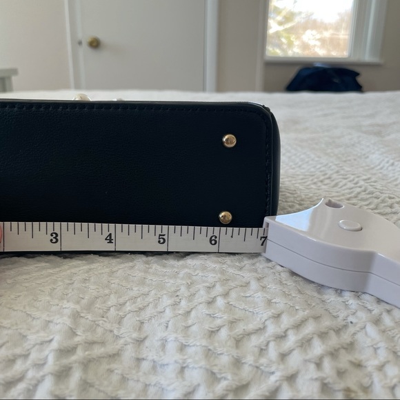 Chic Leather Purse - Picture 5 of 10